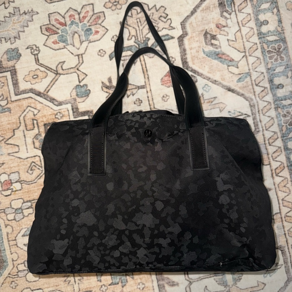 Lululemon Go Getter Bag, 2L, Black Camo Tote/ Gym / Travel Overnight Bag